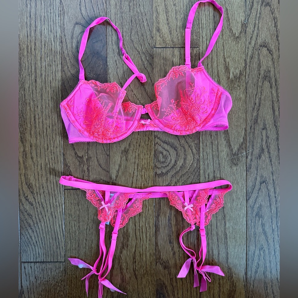 Victoria’s Secret Sexy Lace Bra and Garter Belt set
